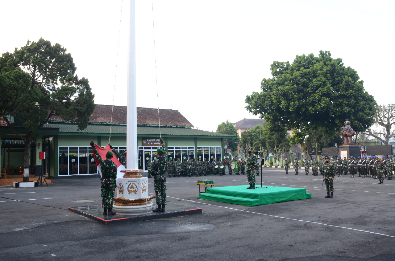 Sebagai Penghormatan Kepada Bendera Merah Putih, Korem 073/Makutarama Gelar Upacara 